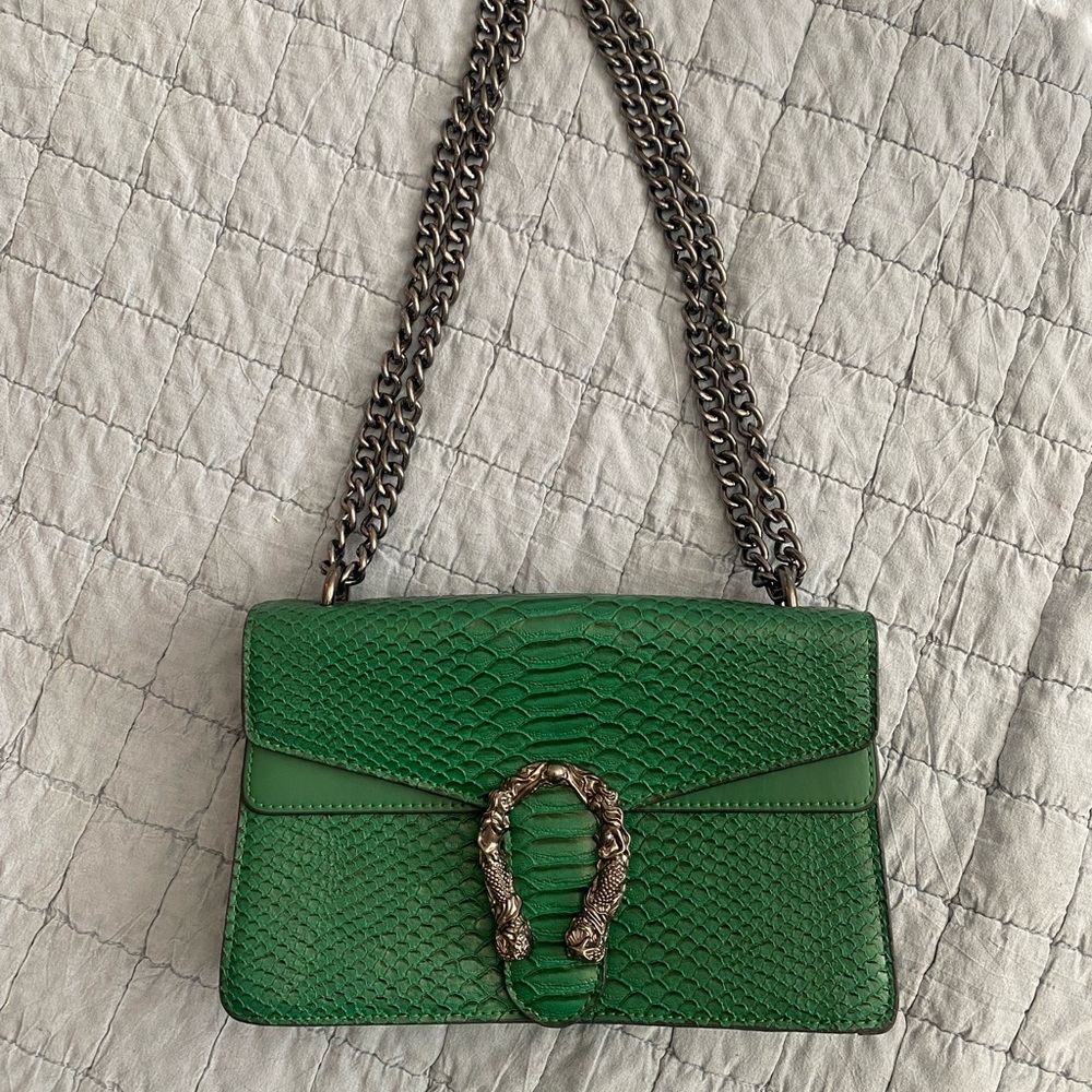 Green Textured Shoulder Bag with Chain Strap